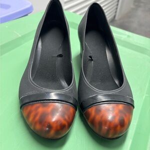 Crocs women’s cap toe tortoise wedge size 8 mahogany tip